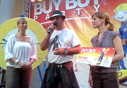 Buy Buy party 2009. Hviezdny redizajn v Polus city centre sa skončil. Oslavovalo sa veľkolepo. 27.6.2009 Bratislava.