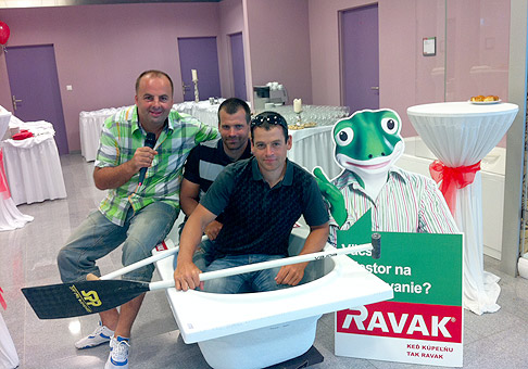 Otvorenie kúpelňového centra RAVAK v Bratislave prišli podporiť aj trojnásobní olympijskí víťazi, bratia Peter a Pavol Hochschornerovci. 31.6.2011 Bratislava.