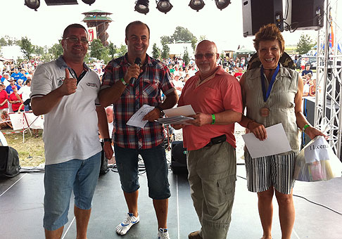 Vyhlásenie výsledkov súťaže vo varení kotlíkových špecialít na Ranči pri striebornom jazere, neďaleko Galanty. Súťaže sa zúčastnilo 47 tímov. 27.8.2011, Galanta.