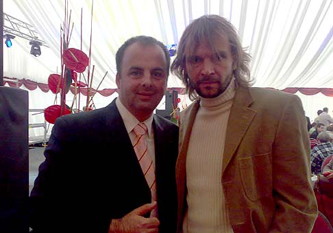S Jánom Ďurovčíkom počas oficiálneho otvorenia nového servisného centra PERI v Senci. 4.4.2008. Na tejto akcii sa mi moderovalo fantasticky!!!
