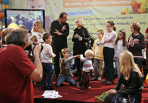 Krst CD Mišky Čobejovej - Biblické príbehy v bratislavskom Poluse. Krstnými rodičmi boli deti osobnosí šoubiznisu. Bratislava 17.10.2009.