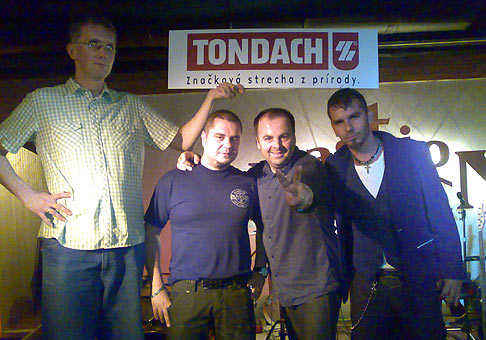3.ročník pivného festivalu Tondach. Na fotke najvyšší slovák Martin Javorský a bubeník Desmodu s Kulym. 1.4.2009 Bratislava